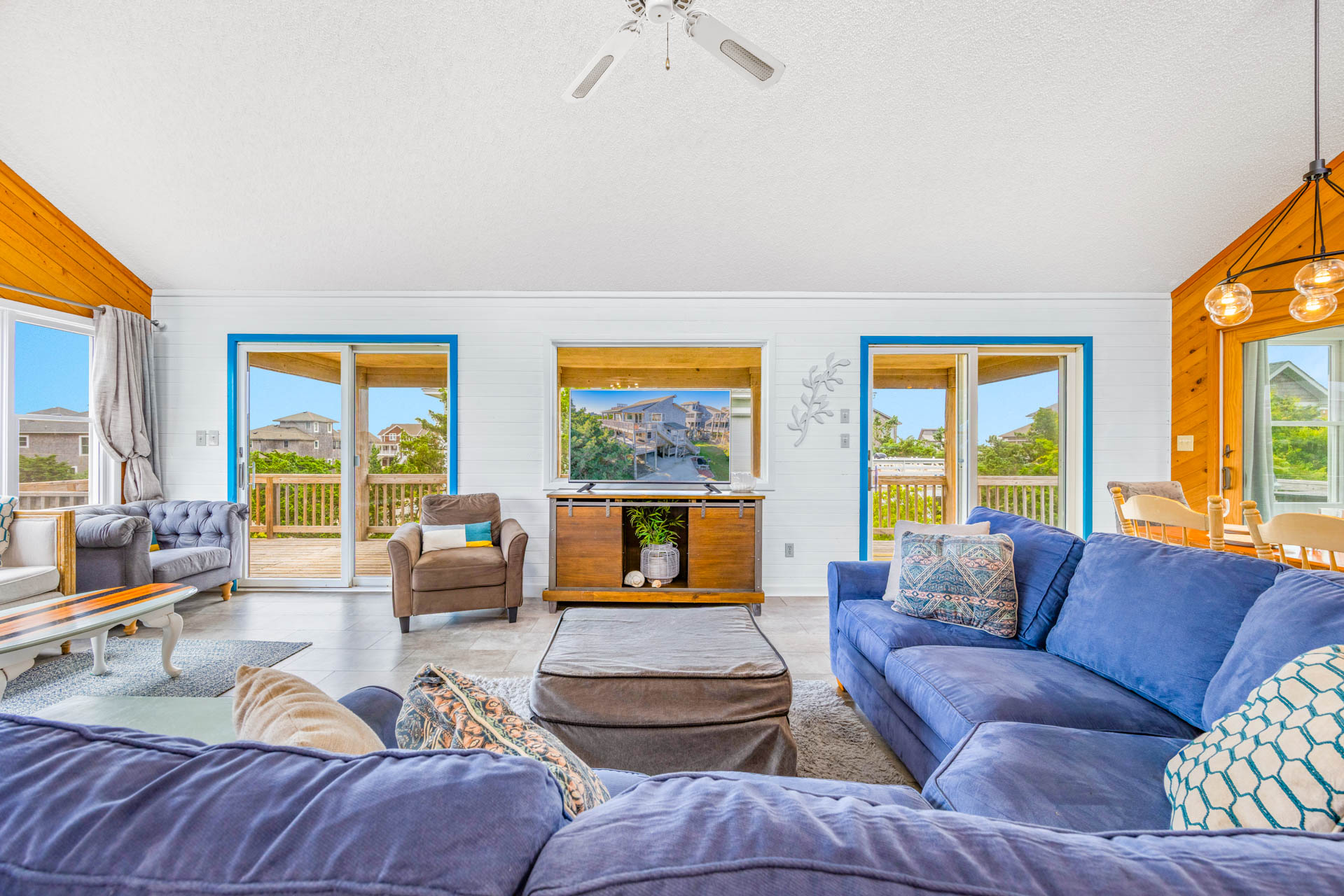 Surf Or Sound Realty 1216 Seaglasses Great Room 2