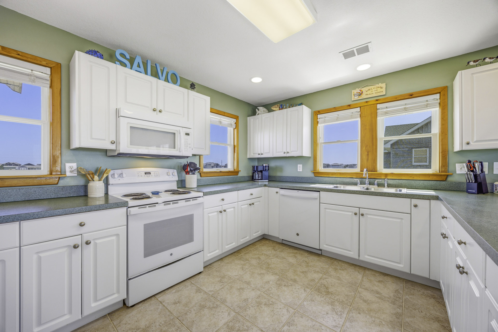 Surf Or Sound Realty 339 Salvo Sunsets Kitchen 1