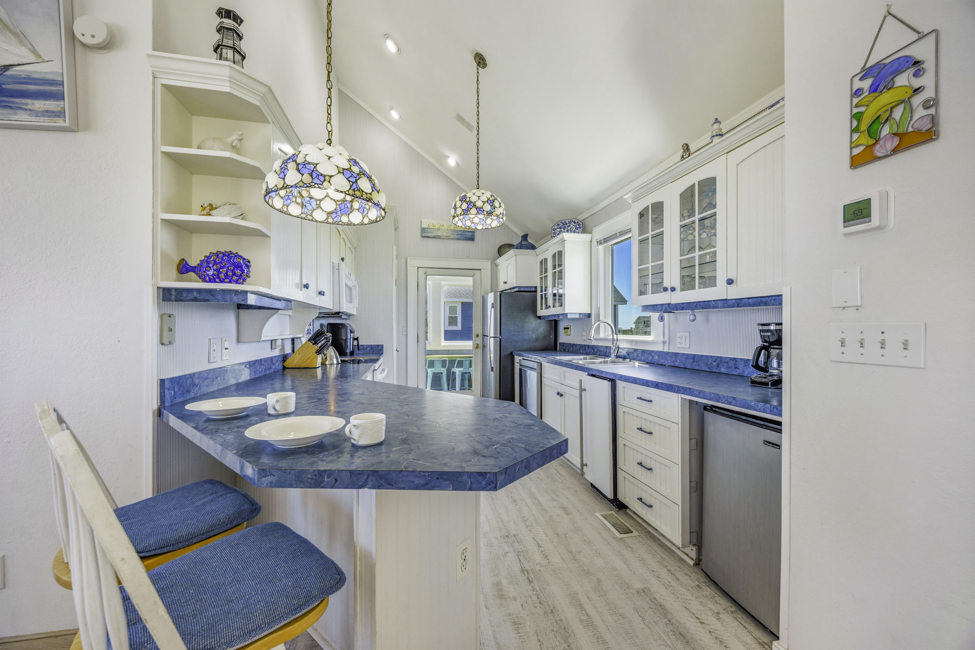Surf Or Sound Realty 1040 Dolphins Watch Kitchen 1