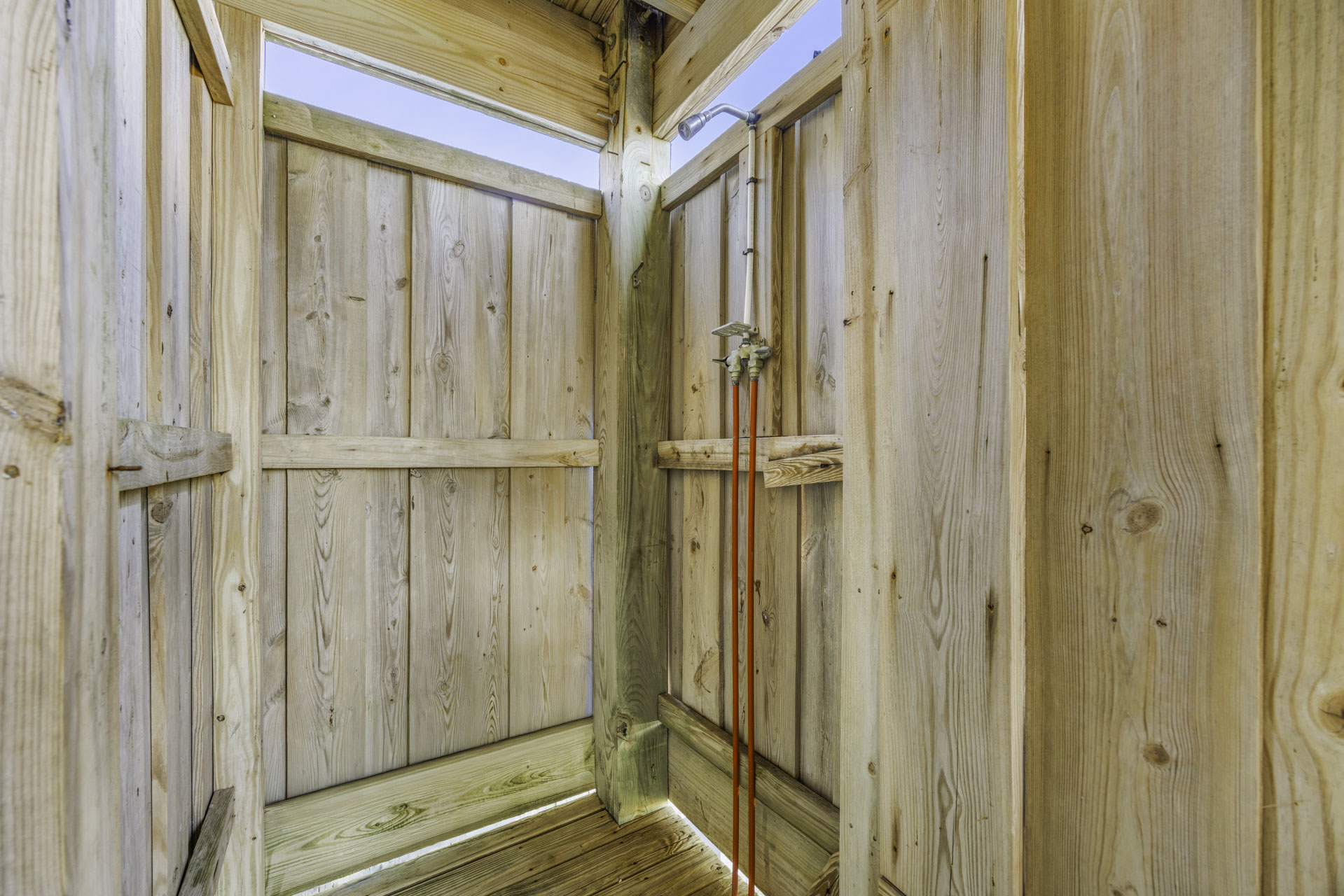 Surf Or Sound Realty 902 Triple Fins Outdoor Shower